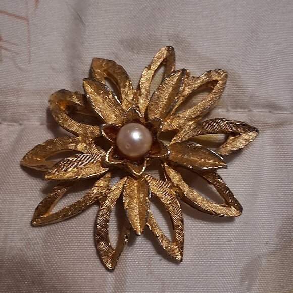 VINTAGE BROOCH - Picture 1 of 1